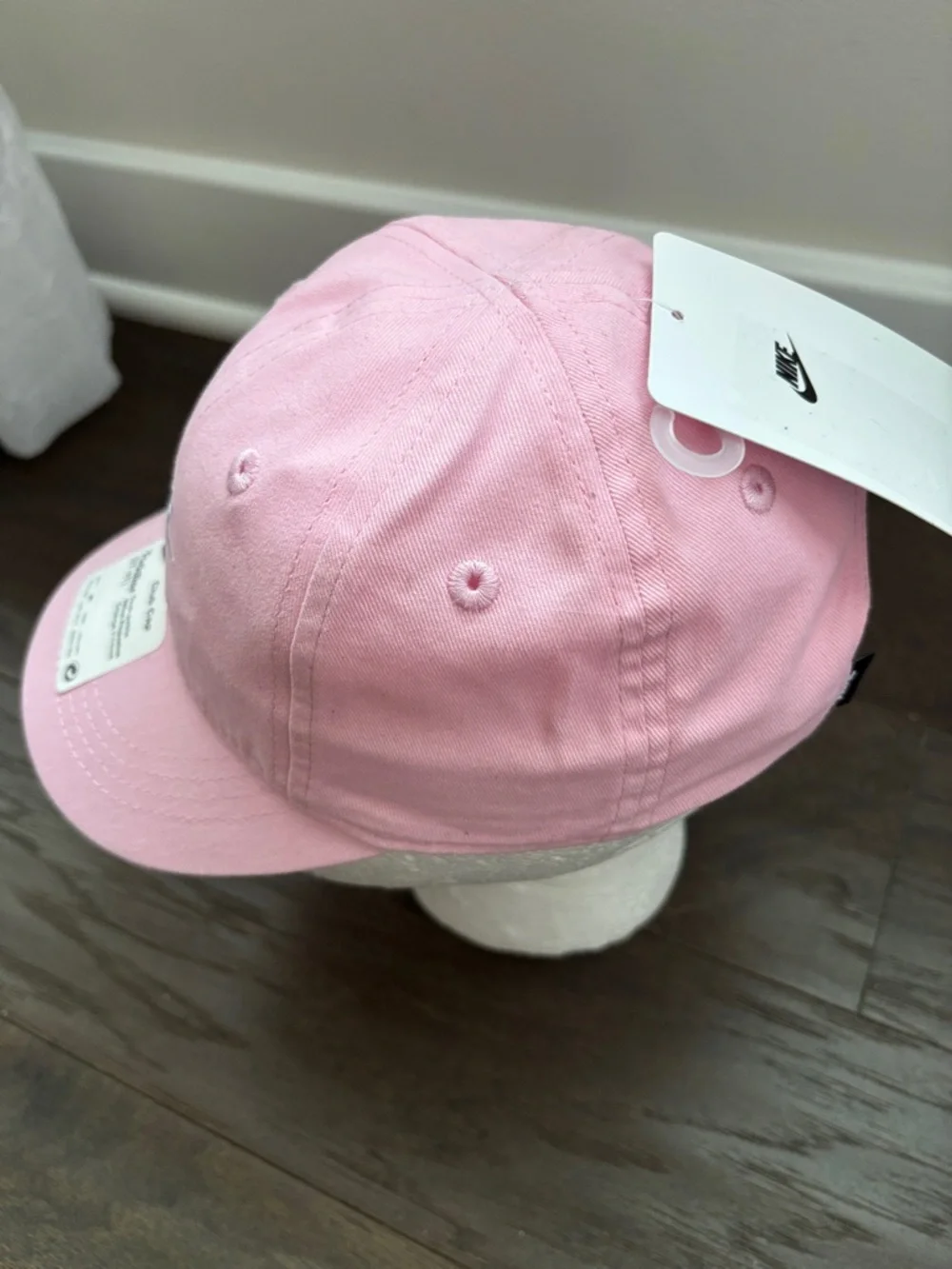 Nike Club Cap Nike Swoosh embroidered logo,velcro back,6 vent panel, summer sun